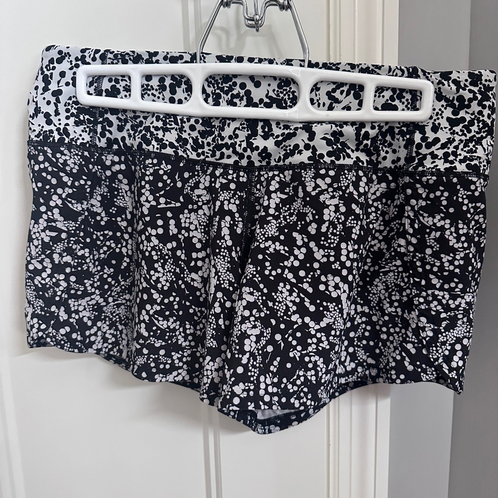 Lululemon Hotty Hotty short.  (2 inch)